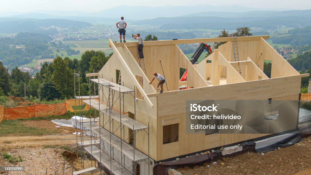 Construcție din lemn masiv ingineresc CLT